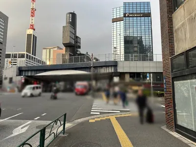 ランデルへの道順 3／8：一つ目の横断歩道を渡ります。