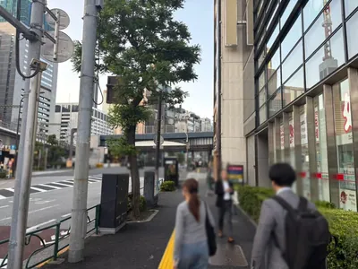 藍 （ラン）への道順 2／8：道路を左手に直進します。