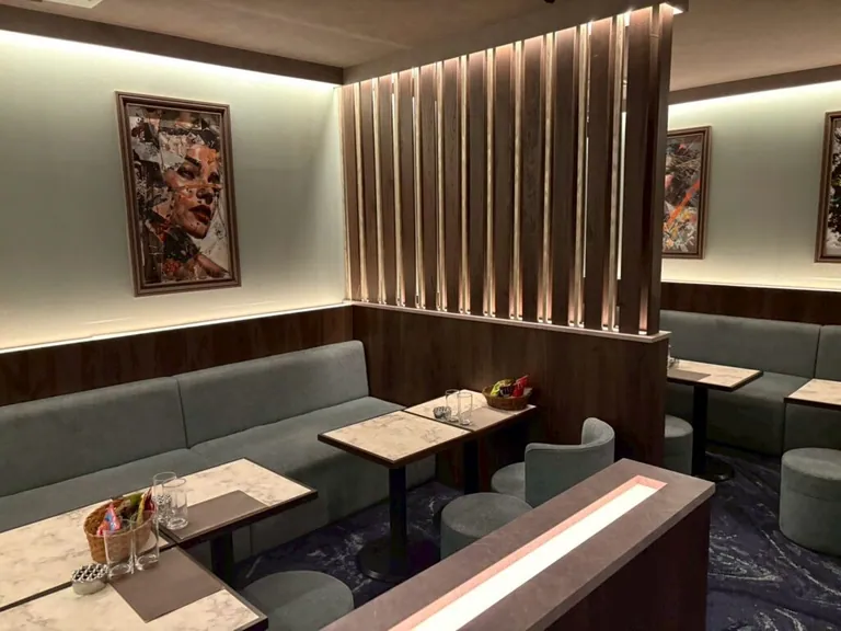 レジェンドの店内