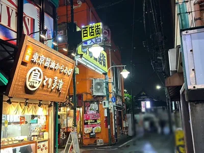 オブロングバーへの道順 4／6：直進をすると左手に調布百店街という通りが出てくるので入ります。