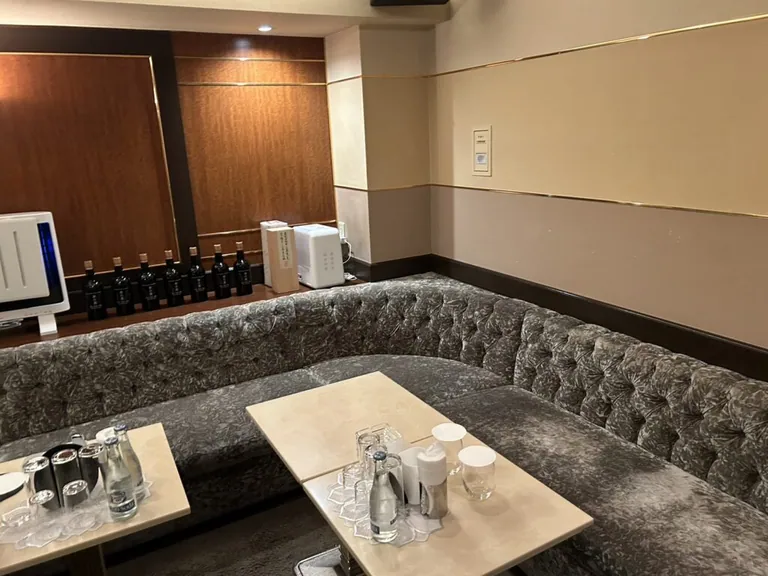 アジュール （紺碧）の店内