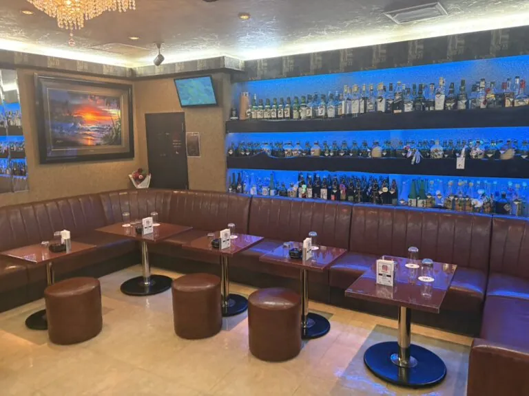 帝 （ミカド）の店内