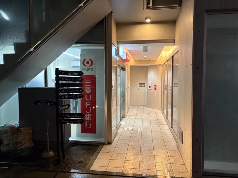 シャインの店内