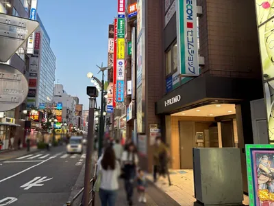 アモーレへの道順 5／11：エスカレーターを下ったら直進します。