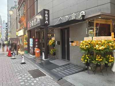 蓮 （レン）への道順 9／9：少し進むと右手に上野蓮の入る「守田宝丹ビル」があります。