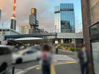 ラウンジエンへの道順 3／11：一つ目の横断歩道を渡ります。