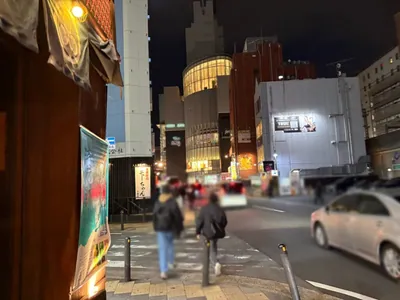 レオン （Girl’s Bar Leon）への道順 12／16：左手三つ目の路地を越えて直進します。