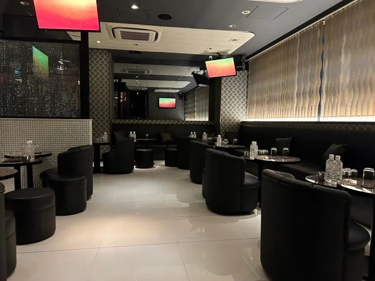 蓮 （レン）の店内