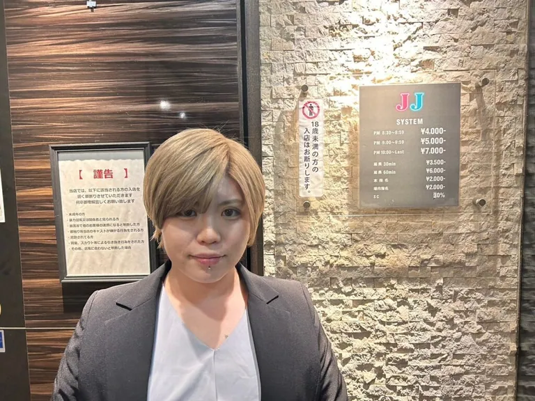 JJ (ジェイジェイ)の店内