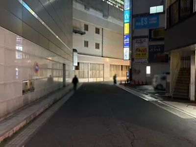 プランビーへの道順 4／5：直進します。
