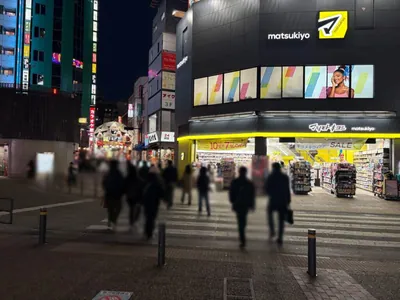 ヴィーナスへの道順 3／9：正面に横断歩道が出てくるので、渡って直進します。