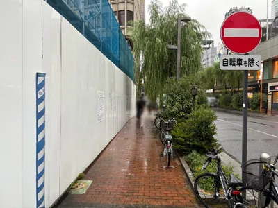 ナデシコへの道順 5／7：横断歩道を渡ったら右折します。