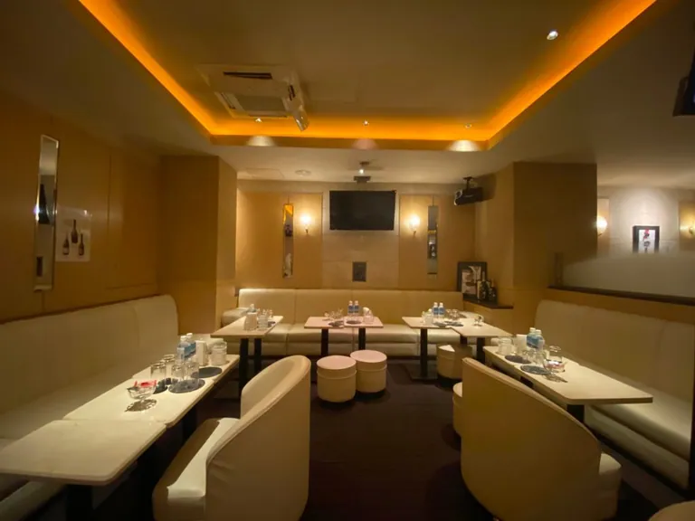 銀 （ギン）の店内