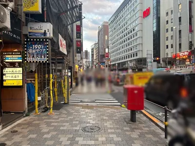 ベネ東京への道順 5／6：三つ目の路地も越えます。