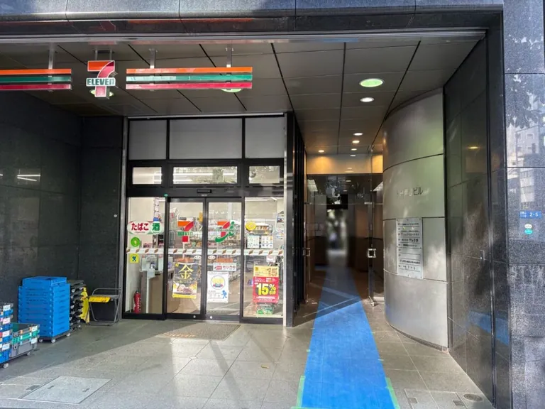 青山ラウンジ(アオヤマラウンジ)の店内