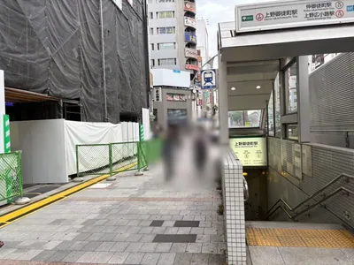 グランクリュへの道順 2／8：道路を右手に直進します。