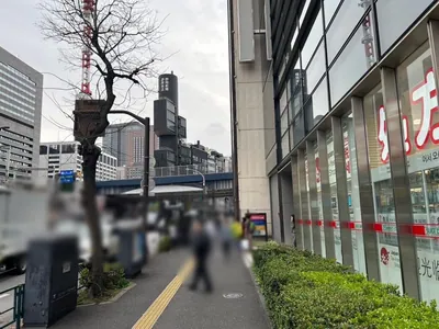 加賀美 （カガミ）への道順 2／11：道路を左手に直進します。