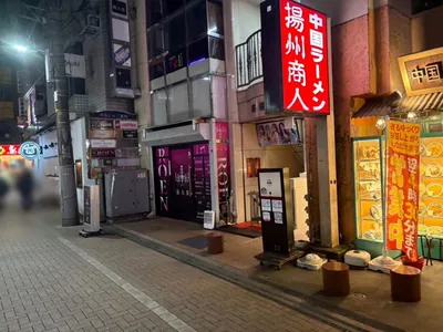ハニーハントへの道順 3／3：少し歩くと右手に町田ハニーハントの入る「興輪ビル」があります。