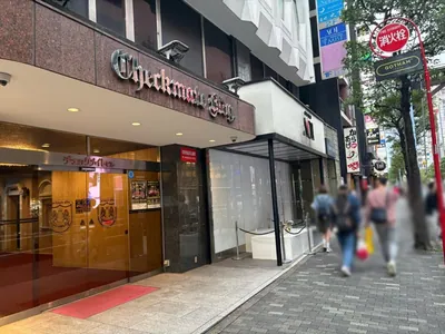 アオイへの道順 10／10：少し進むと左手に歌舞伎町アオイがあります。