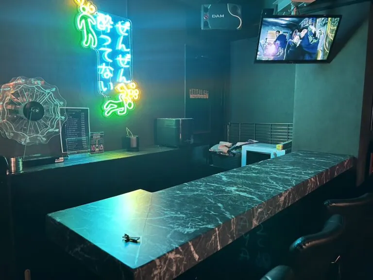 松戸 酒酒 (シュシュ)の店内