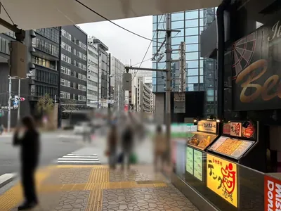 笹木 (ささき)への道順 4／11：ガードをくぐったら横断歩道を渡らずに右折します。