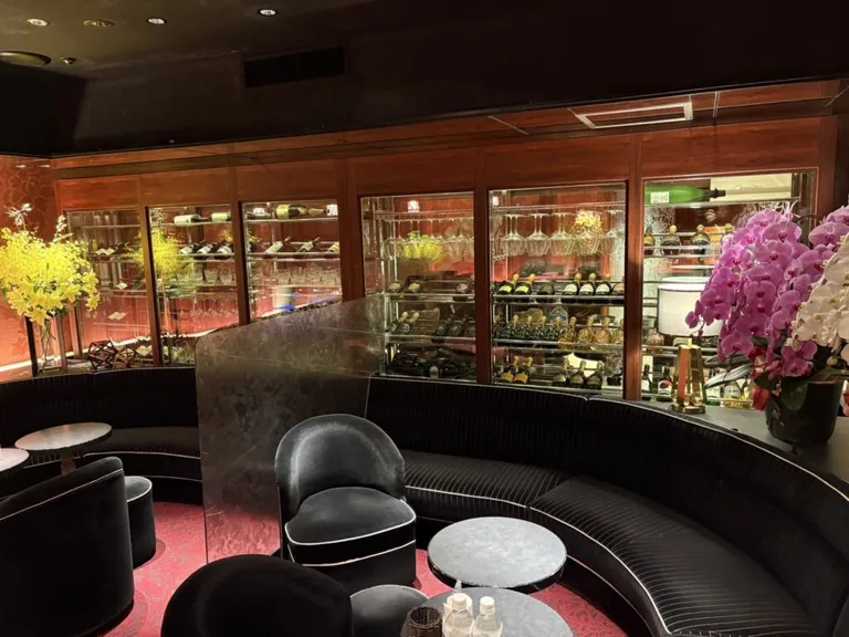 プロポーションの店内