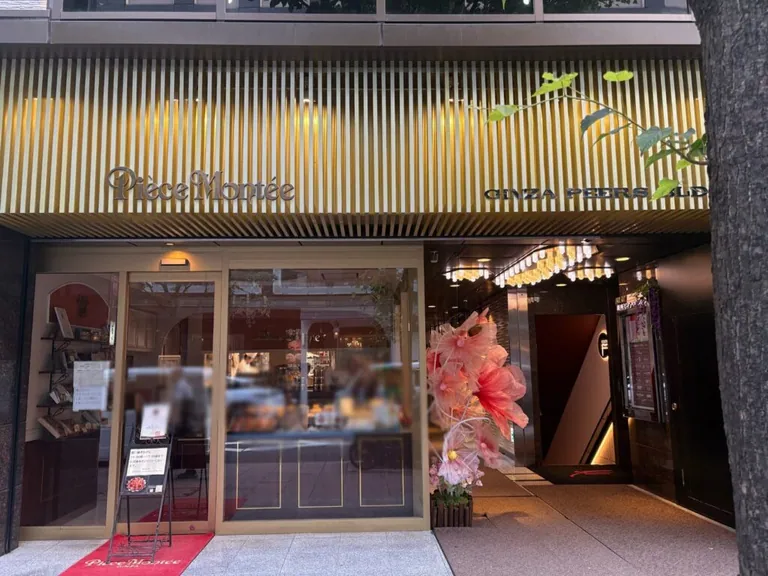 バカラの店内