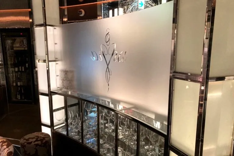 ナナの店内