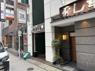 粋 （スイ）への道順 11／11：少し進むと右手に銀座粋の入る「東幸ビル」があります。