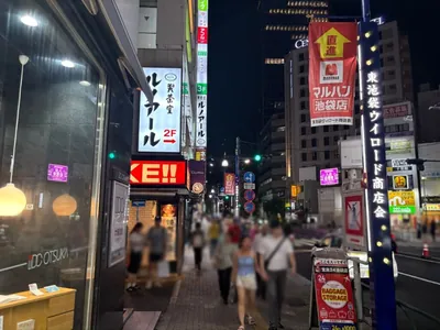 バズール （Girl’s bar lounge BZUL）への道順 5／8：左手一つ目の路地を越えて直進します。
