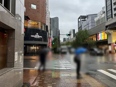 りぼん （リボン）への道順 6／9：「難波橋」という交差点も超えて直進します。