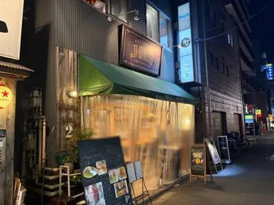 ビーチへの道順 8／8：少し進むと左手に門前仲町ビーチの入る「コジマビル」があります。