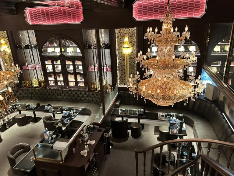 ネクスト銀座の店内