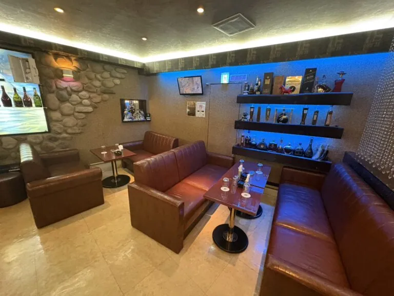 帝 （ミカド）の店内