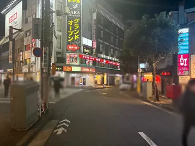 センスへの道順 9／11：直進して道なりに進みます。