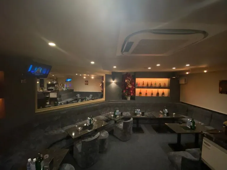 エムカルロの店内