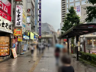 スイートへの道順 3／8：そのまま道なりに歩きます。