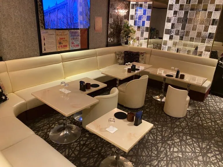 アジアンドールの店内