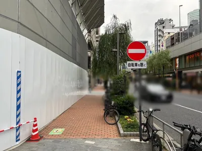 路ト （ミチト）への道順 5／10：横断歩道を渡ったら右折します。