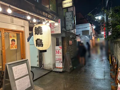 エムズ （Girl’s Bar M’s）への道順 7／7：少し進むと左手に中野エムズの入る「三井ビル」があります。