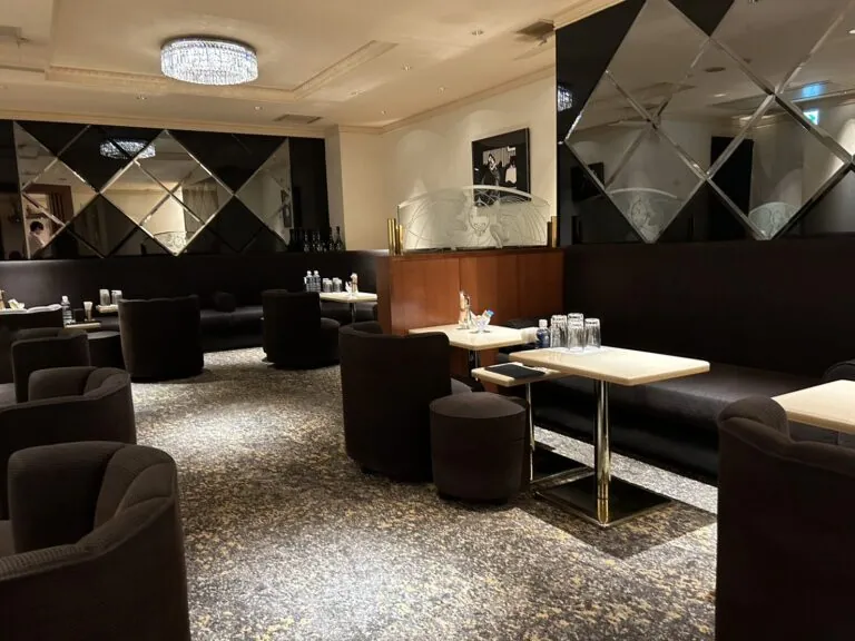 ルナの店内