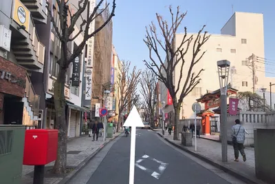 結（ユイ）への道順 3／6：神楽坂通りをそのまま直進します！善國寺も通り越します！