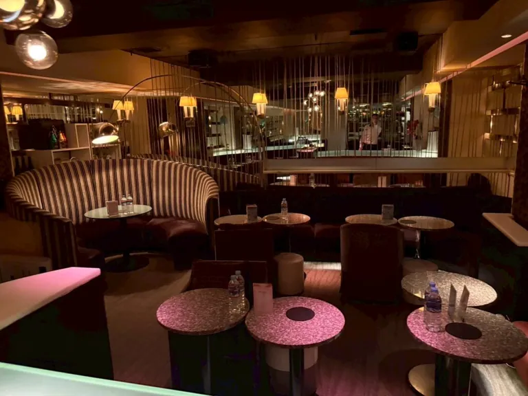バッドガールズ（Campus Cafe BADD GIRLS 銀座店）の店内
