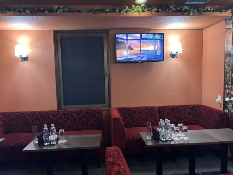 ロイヤルラウンジの店内
