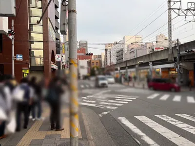 シャンクスへの道順 10／16：十字路を越えて直進を続けます。