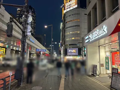 ルナノックスへの道順 3／7：六本木の交差点を右折します。