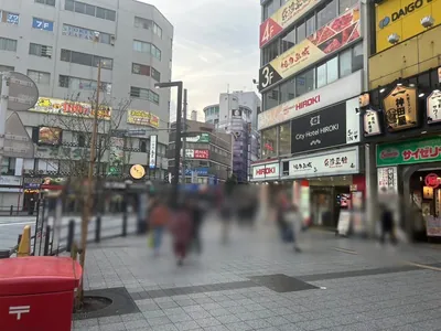 ダブルアールへの道順 4／5：道路を左手にして直進します。