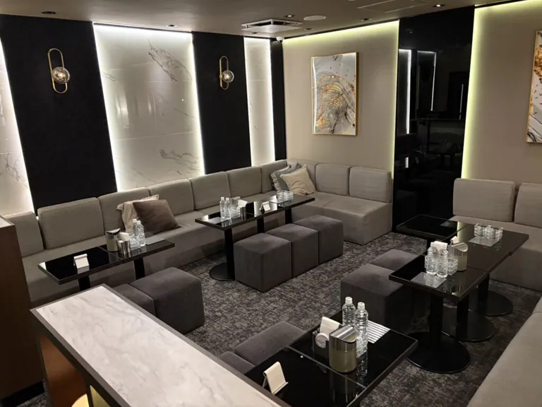 五井 エデンの店内