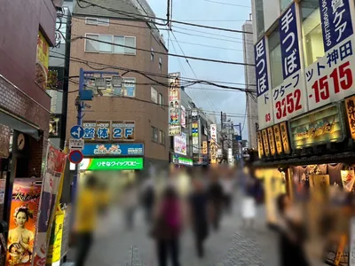 ギャラリーへの道順 4／6：一つ目の十字路を右折します。