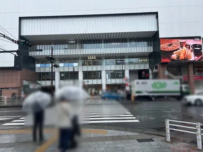 ネオキューブへの道順 3／12：正面の横断歩道を渡ります。
